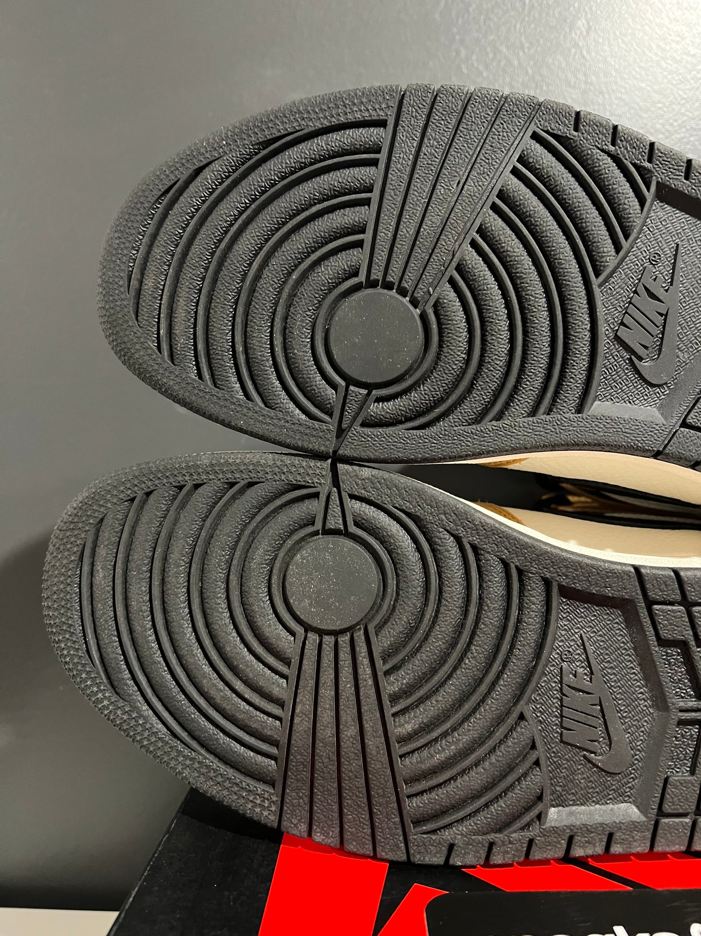 USED Air Jordan 1 Retro High OG Rookie of the Year 555088-700 SIZE 11.5M OG ALL SP25-102