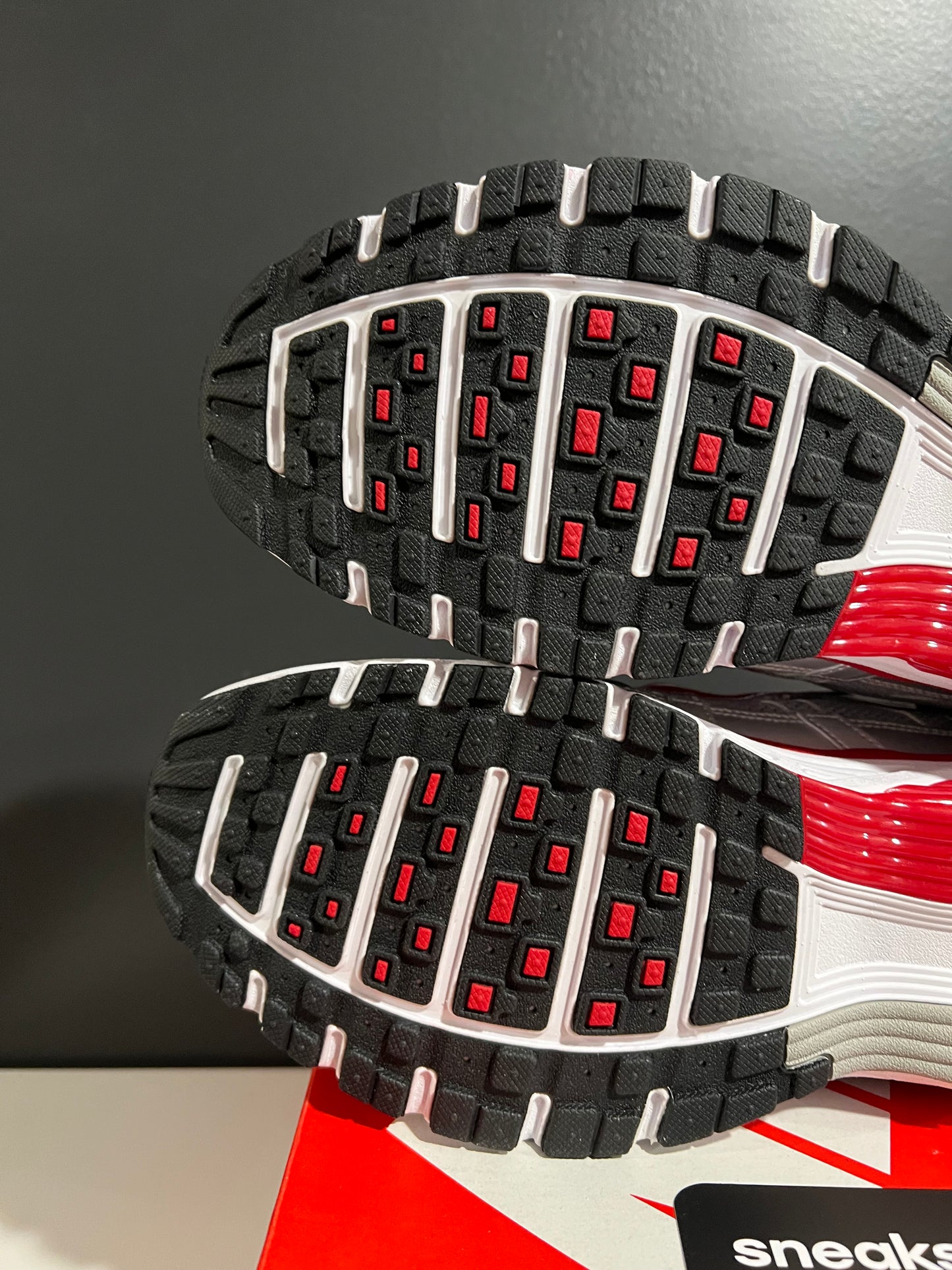 NEW Nike P‑6000 Metallic Silver Gym Red CD6404-024
