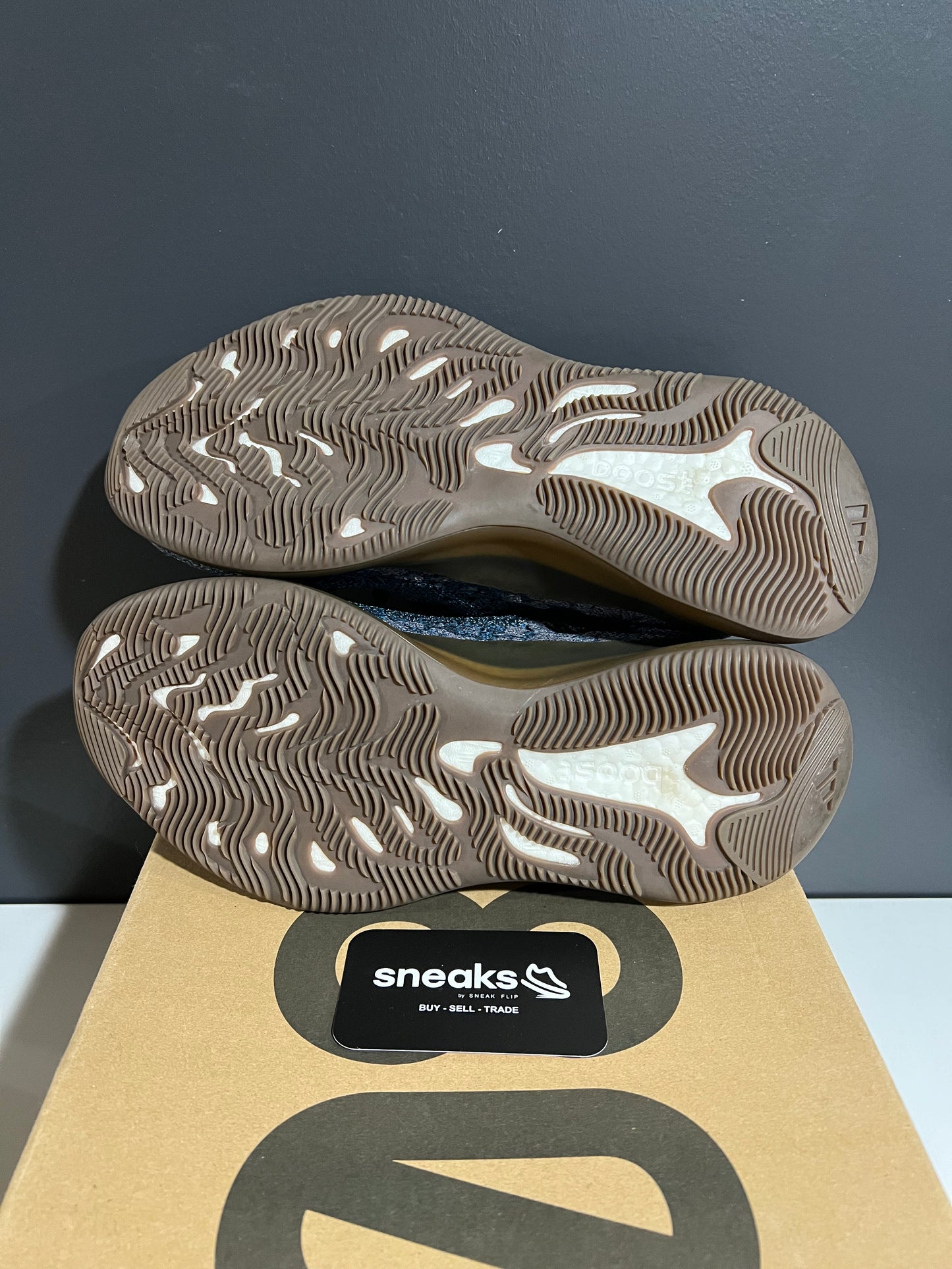 USED Yeezy Boost 380 Covellite GZ0454 SIZE 10.5M OG ALL AG25-54
