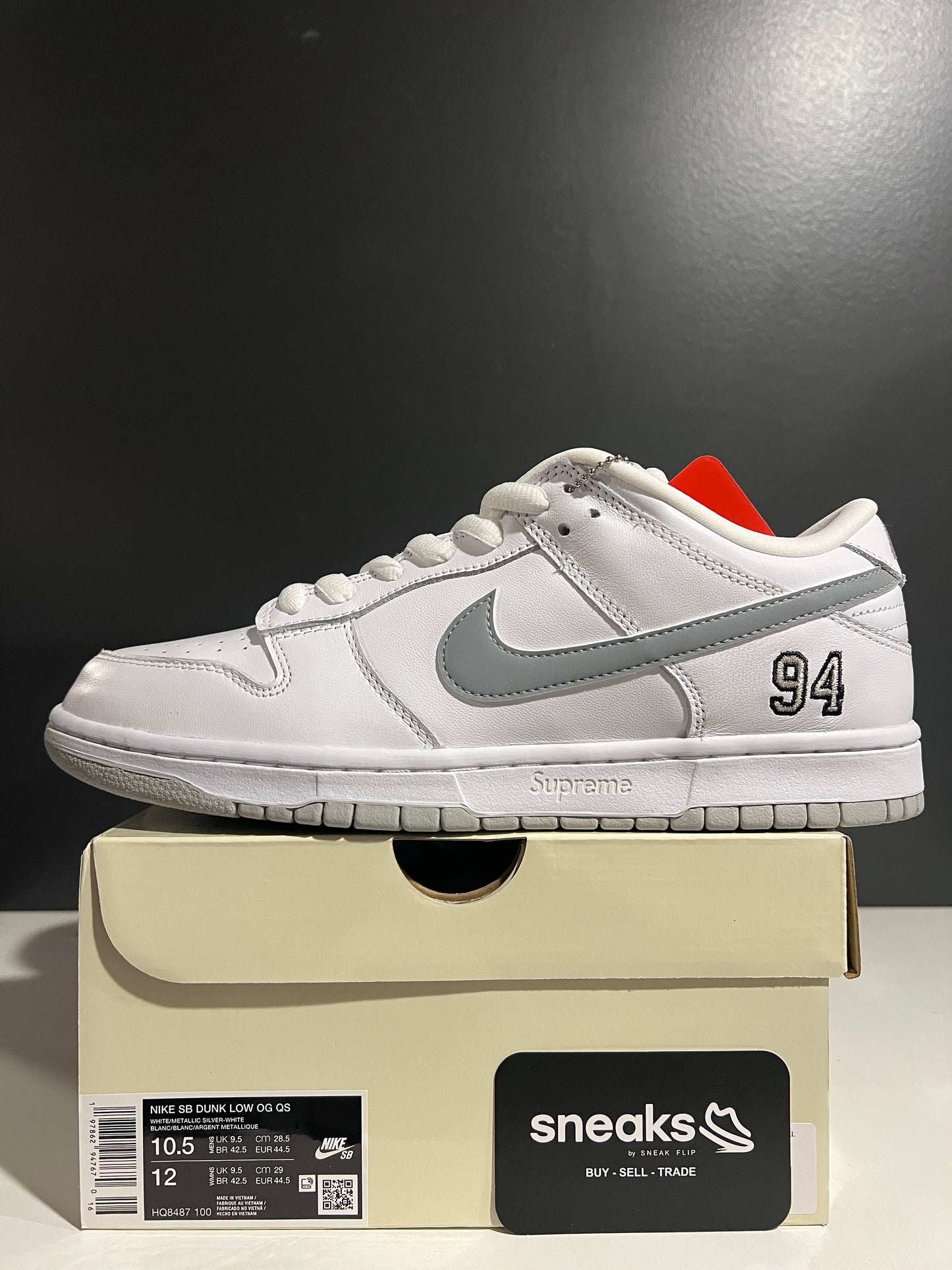 NEW Supreme x Dunk Low SB White Metallic Silver HQ8487-100 SIZE OG ALL