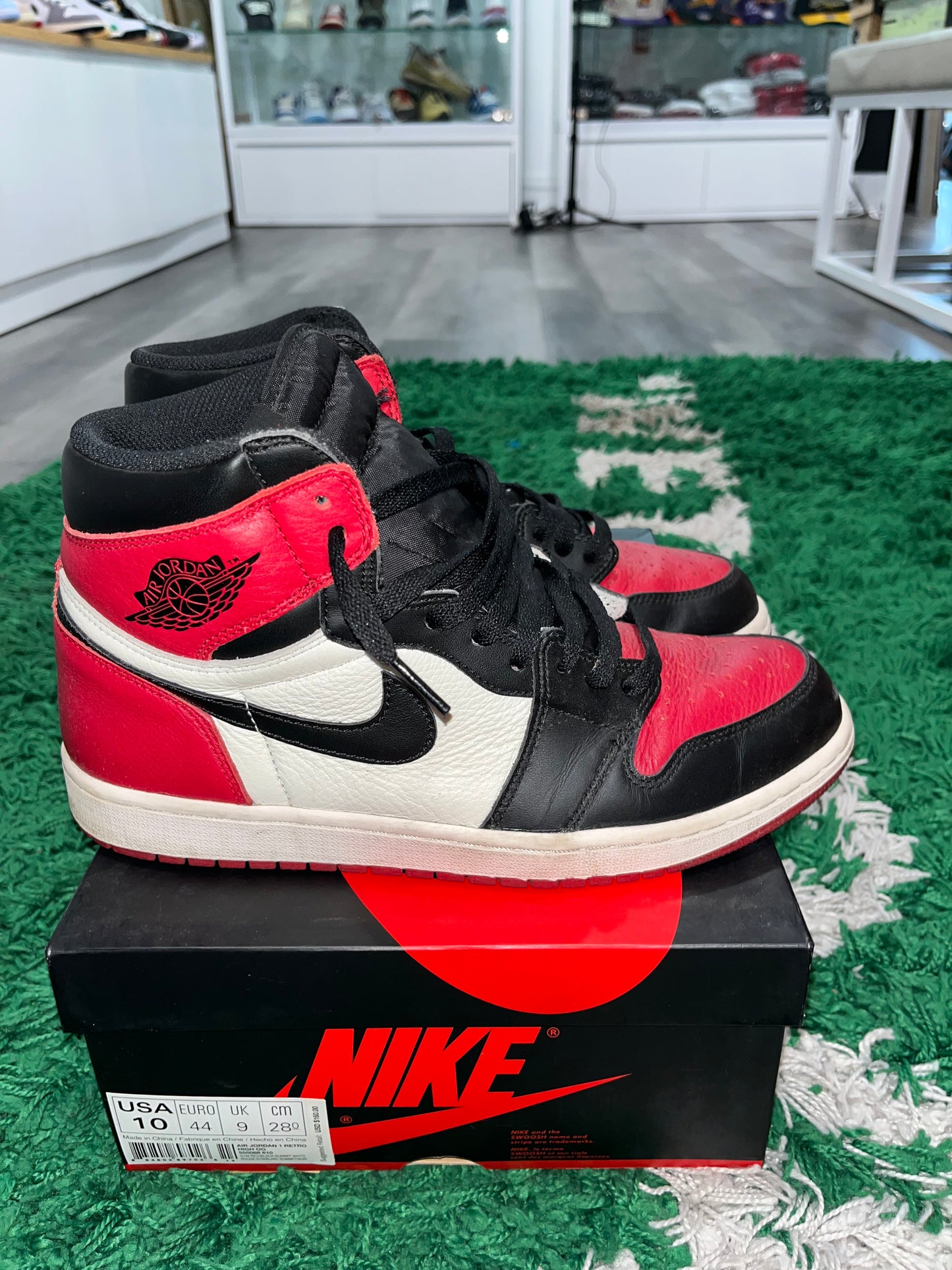 Air Jordan 1 Retro High OG Bred Toe 555088-610 USED SIZE 11.5W/10M OG ALL