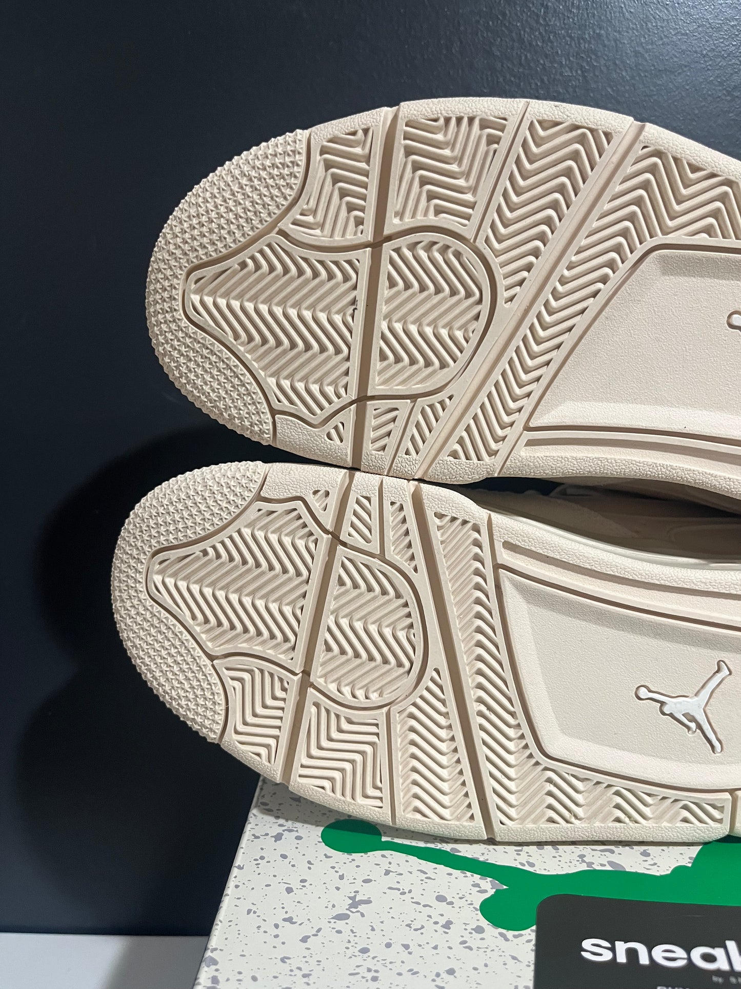 USED Wmns Air Jordan 4 RM Legend Light Brown FQ7940-200 SIZE 9M OG ALL