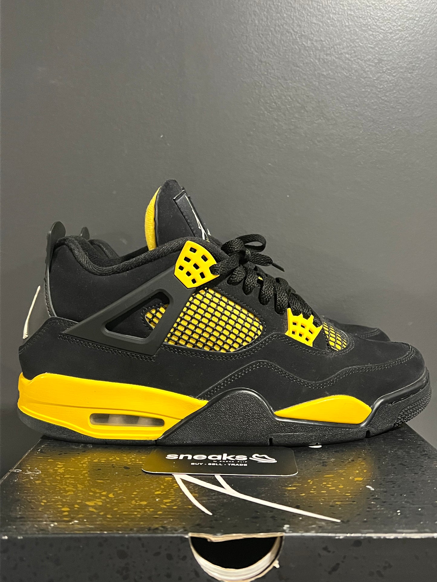 USED Air Jordan 4 Retro Thunder 2023 DH6927-017 SIZE 10.5M OG ALL SP25-148