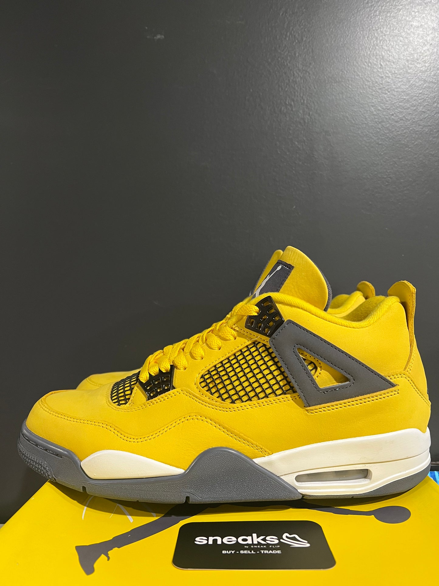 USED Air Jordan 4 Retro Lightning 2021 CT8527-700 SIZE 12M OG ALL SP25-100
