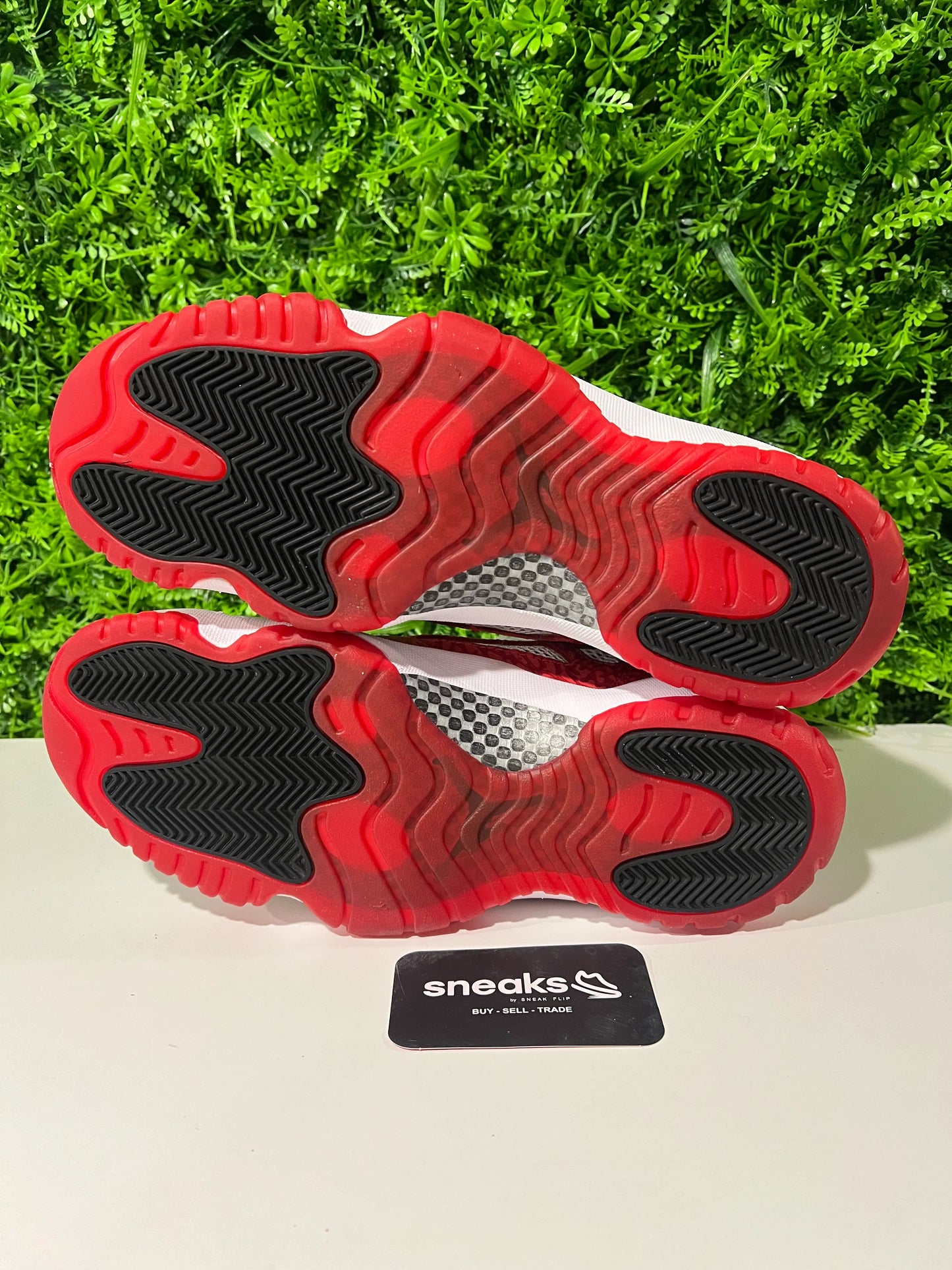 Jordan 11 Retro Low IE White Gym Red - Used