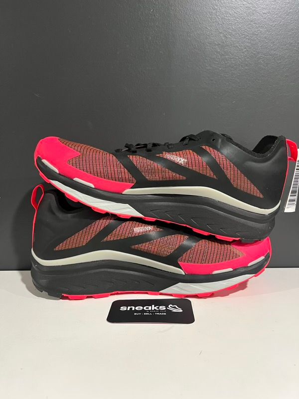 SIZE 11.5M The North Face Pink Vectiv Sneakers Pink - New (NO BOX)