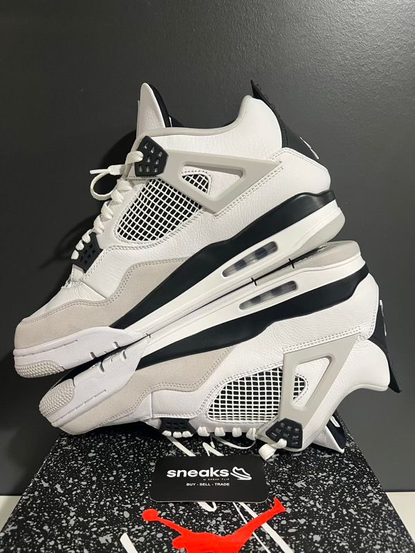 Jordan 4 Retro Military Black - Used