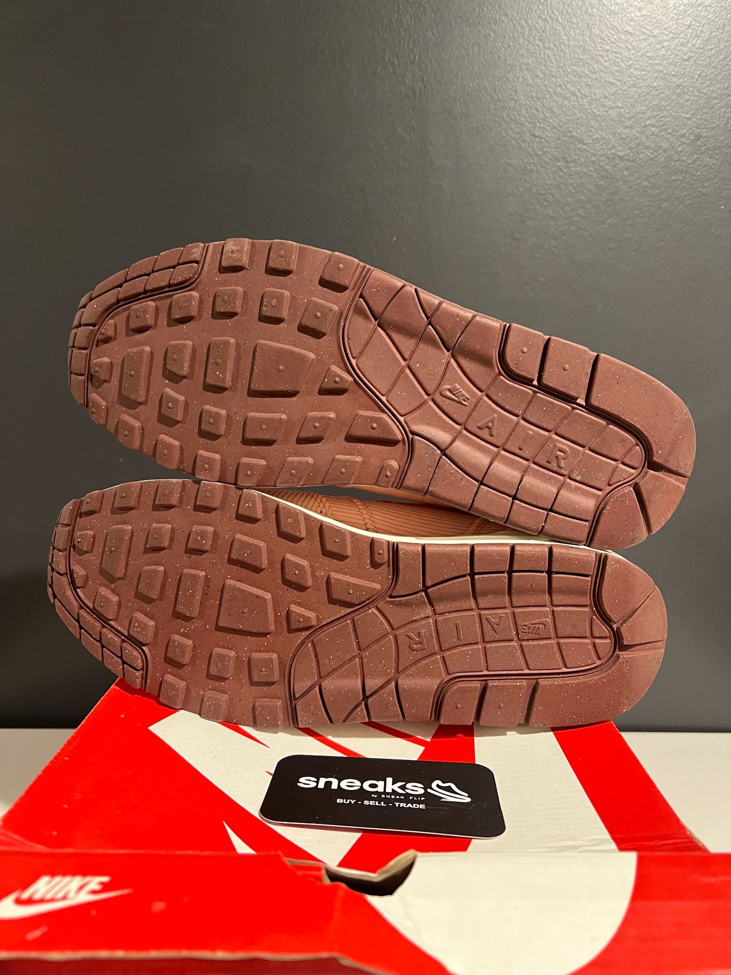 Nike Air Max 1 PRM Corduroy Coral Stardust - Used