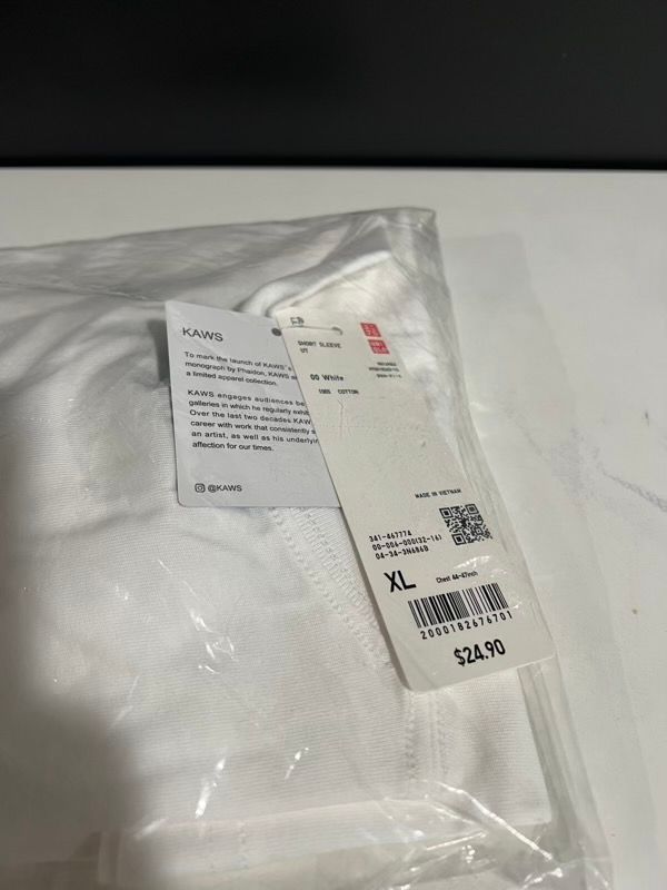 NEW KAWS x Uniqlo UT Short Sleeve Graphic T-shirt (US Sizing) White