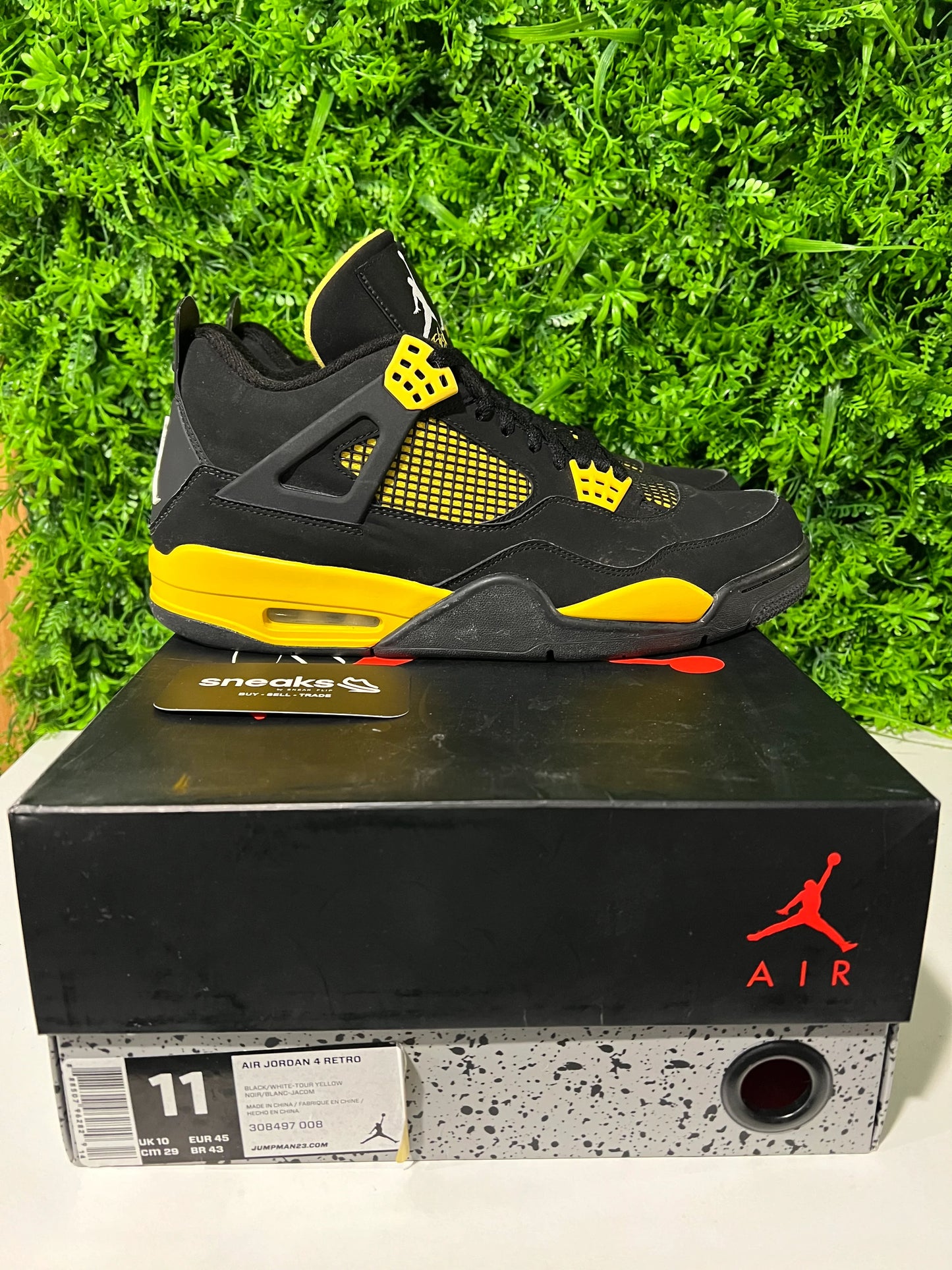Jordan 4 Retro Thunder (2012) - Used