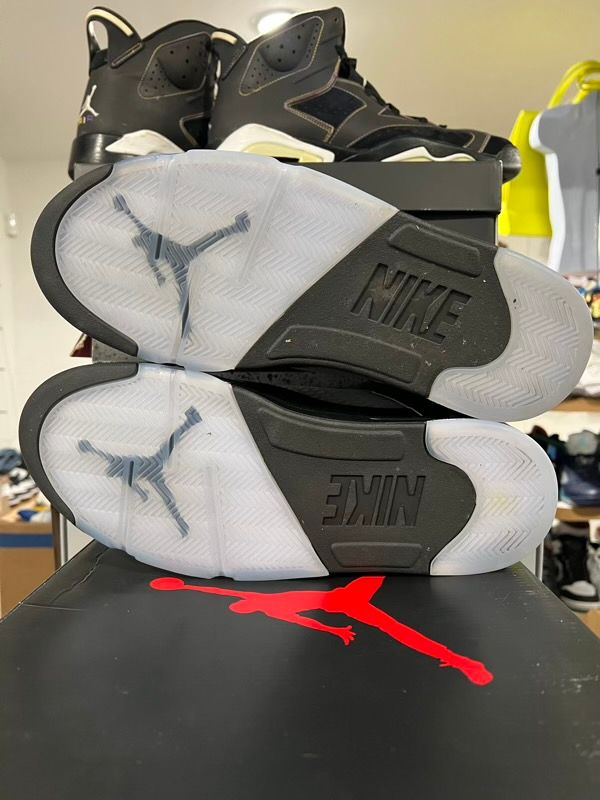 USED SIZE 12M Jordan 5 Retro OG Black Metallic Reimagined - Used