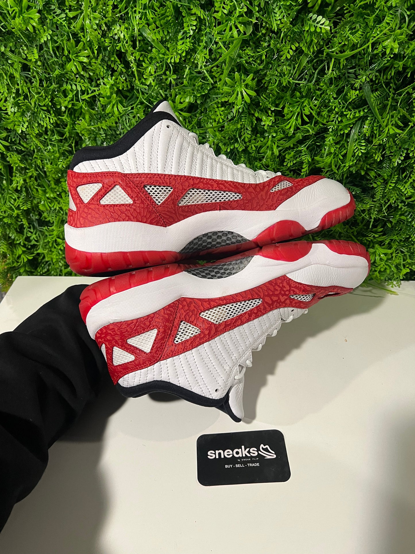 Jordan 11 Retro Low IE White Gym Red - Used