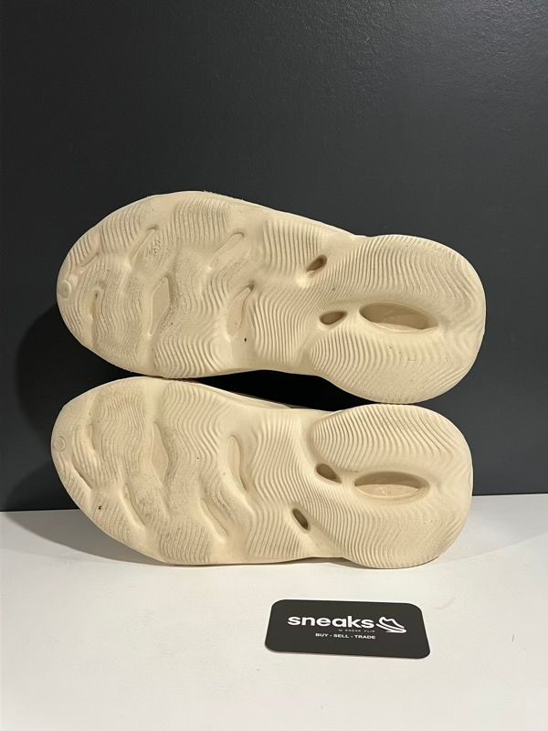 USED SIZE 9M adidas Yeezy Foam RNNR Sand - USED NO BOX