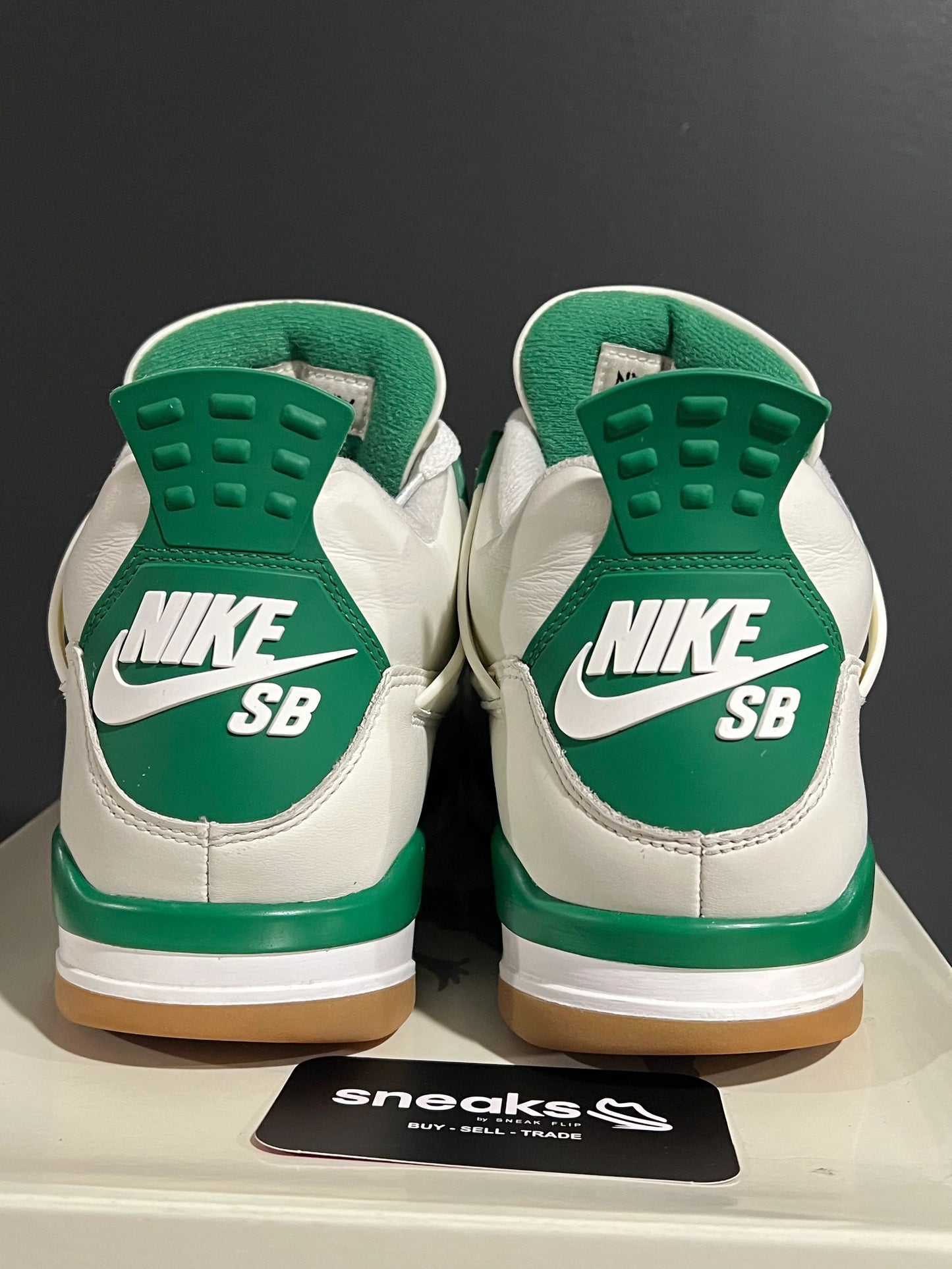Jordan 4 Retro SB Pine Green - Used