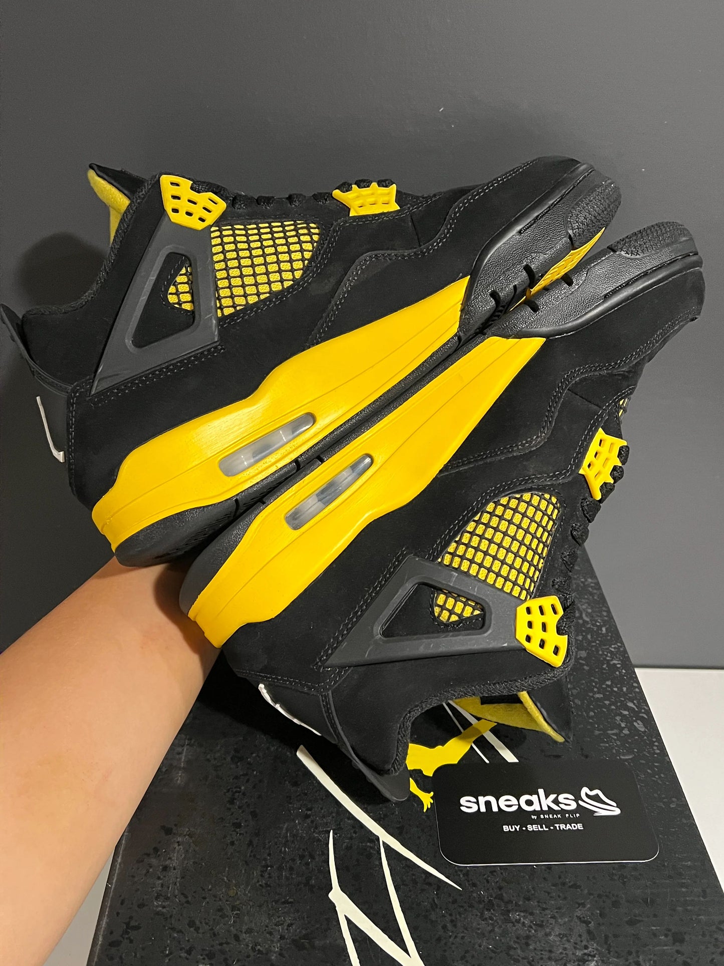 Jordan 4 Retro Thunder (2023) - Used