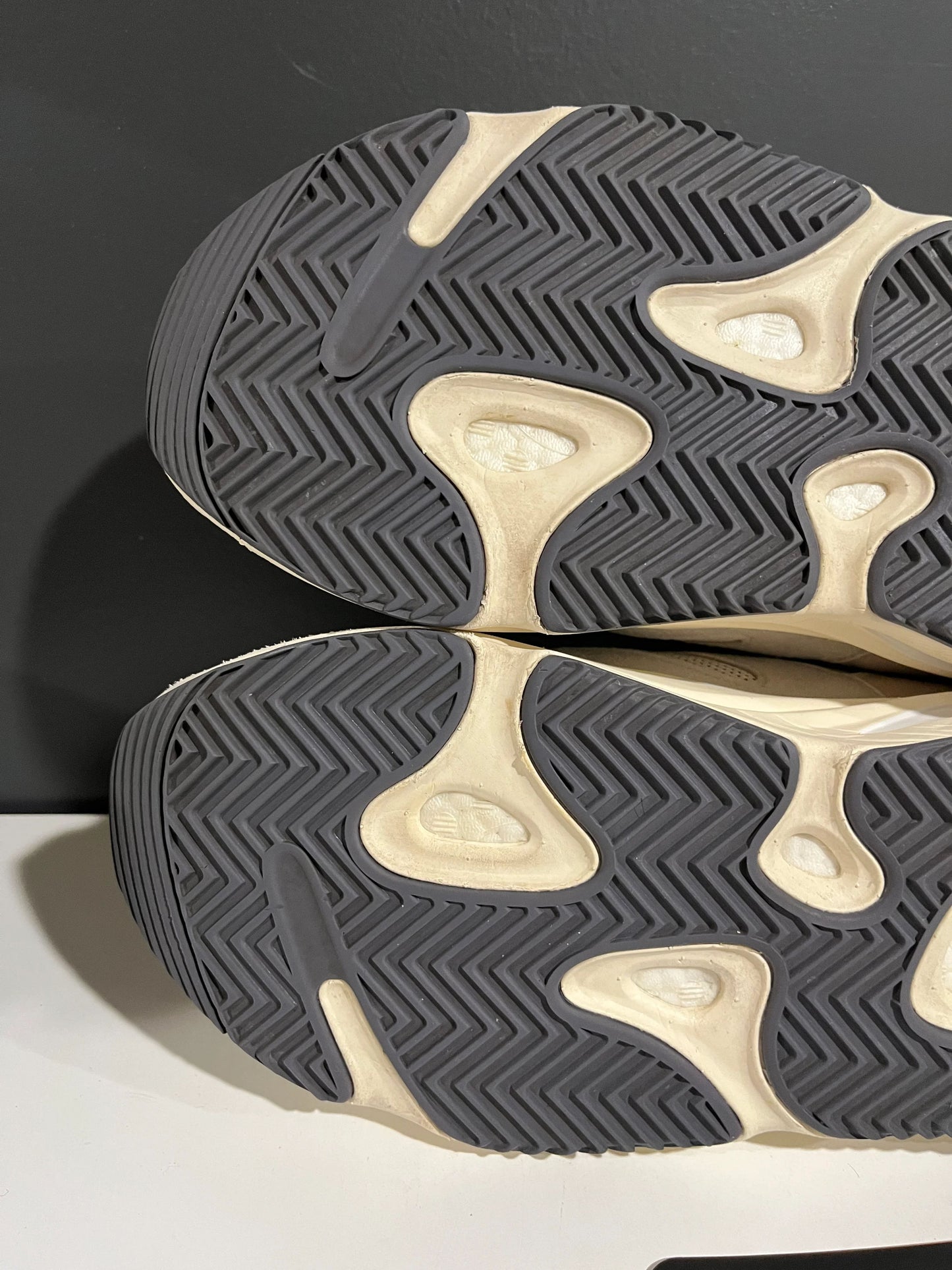 adidas Yeezy Boost 700 Analog - Used