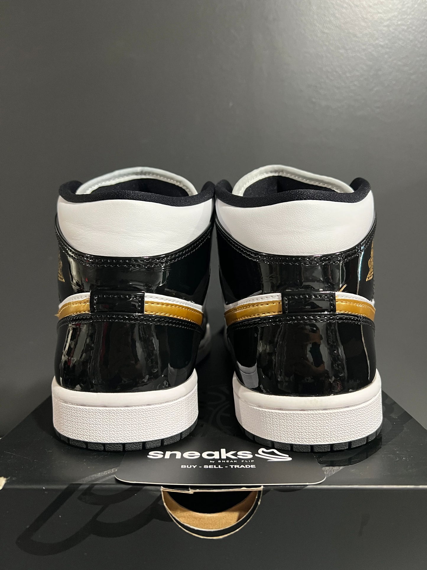 Jordan 1 Mid Patent Black White Gold - Used