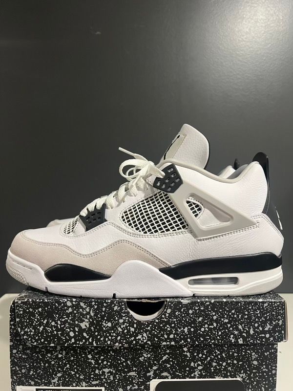 Jordan 4 Retro Military Black - Used