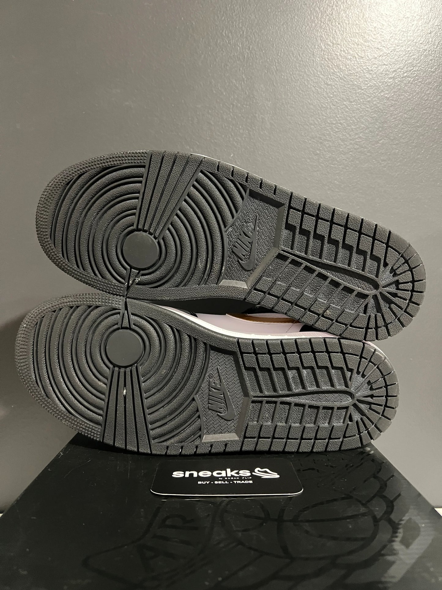 Jordan 1 Mid Patent Black White Gold - Used