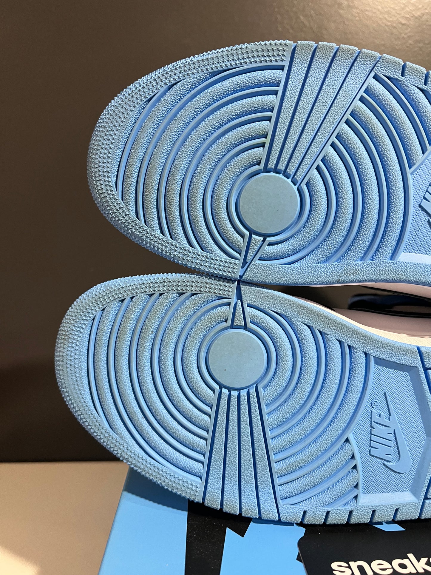 USED Air Jordan 1 Retro High OG UNC Toe DZ5485-400 SIZE 10M OG ALL AG25-21