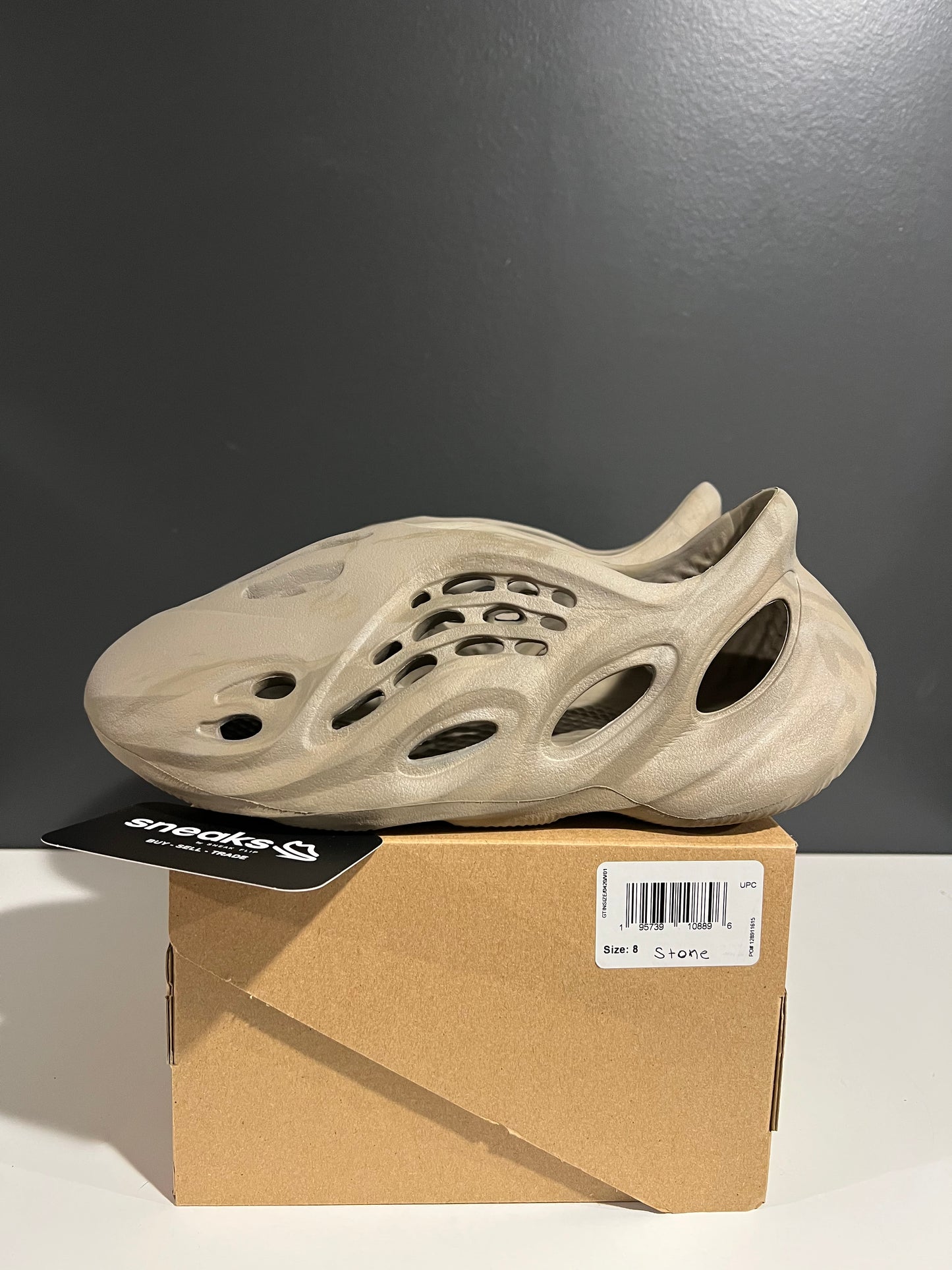 USED Yeezy Foam Runner Stone Sage GX4472 SIZE 8M OG ALL JN25-245