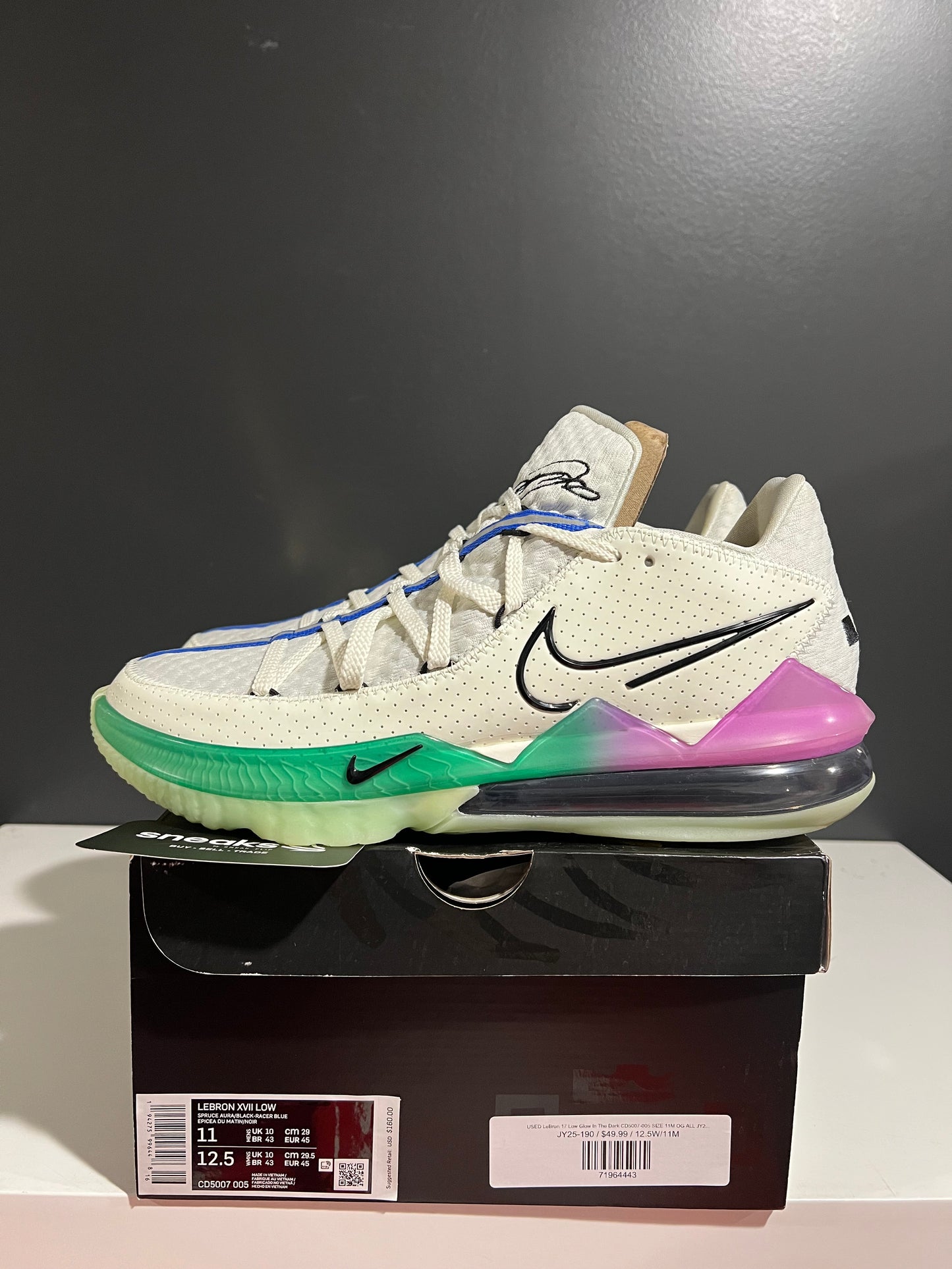 USED LeBron 17 Low Glow In The Dark CD5007-005 SIZE 11M OG ALL JY25-190