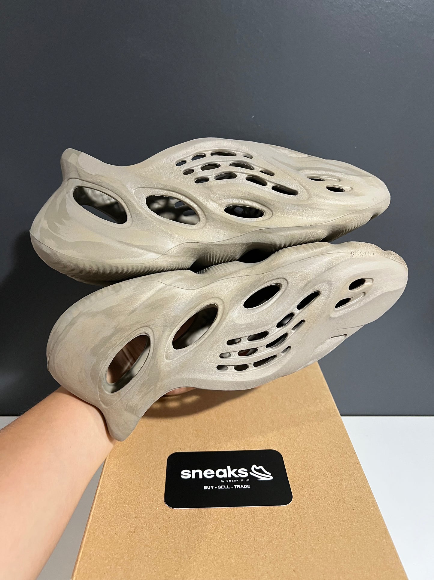 USED Yeezy Foam Runner Stone Sage GX4472 SIZE 8M OG ALL JN25-245