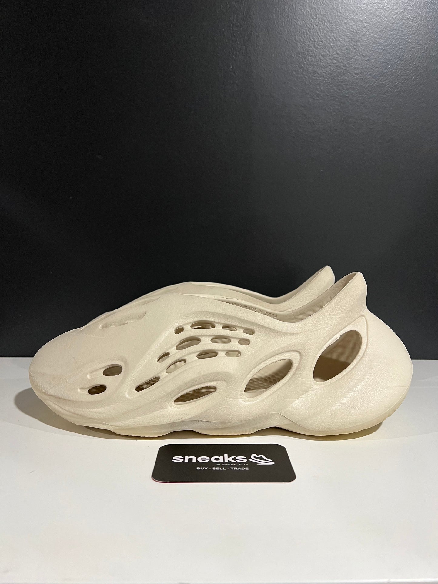 adidas Yeezy Foam RNNR Sand - Used