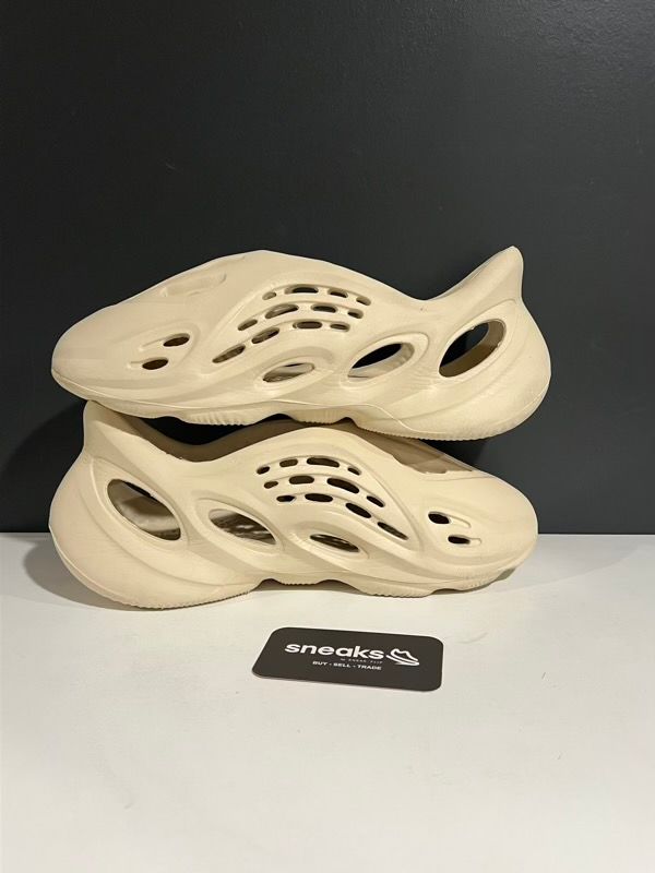 USED SIZE 9M adidas Yeezy Foam RNNR Sand - USED NO BOX
