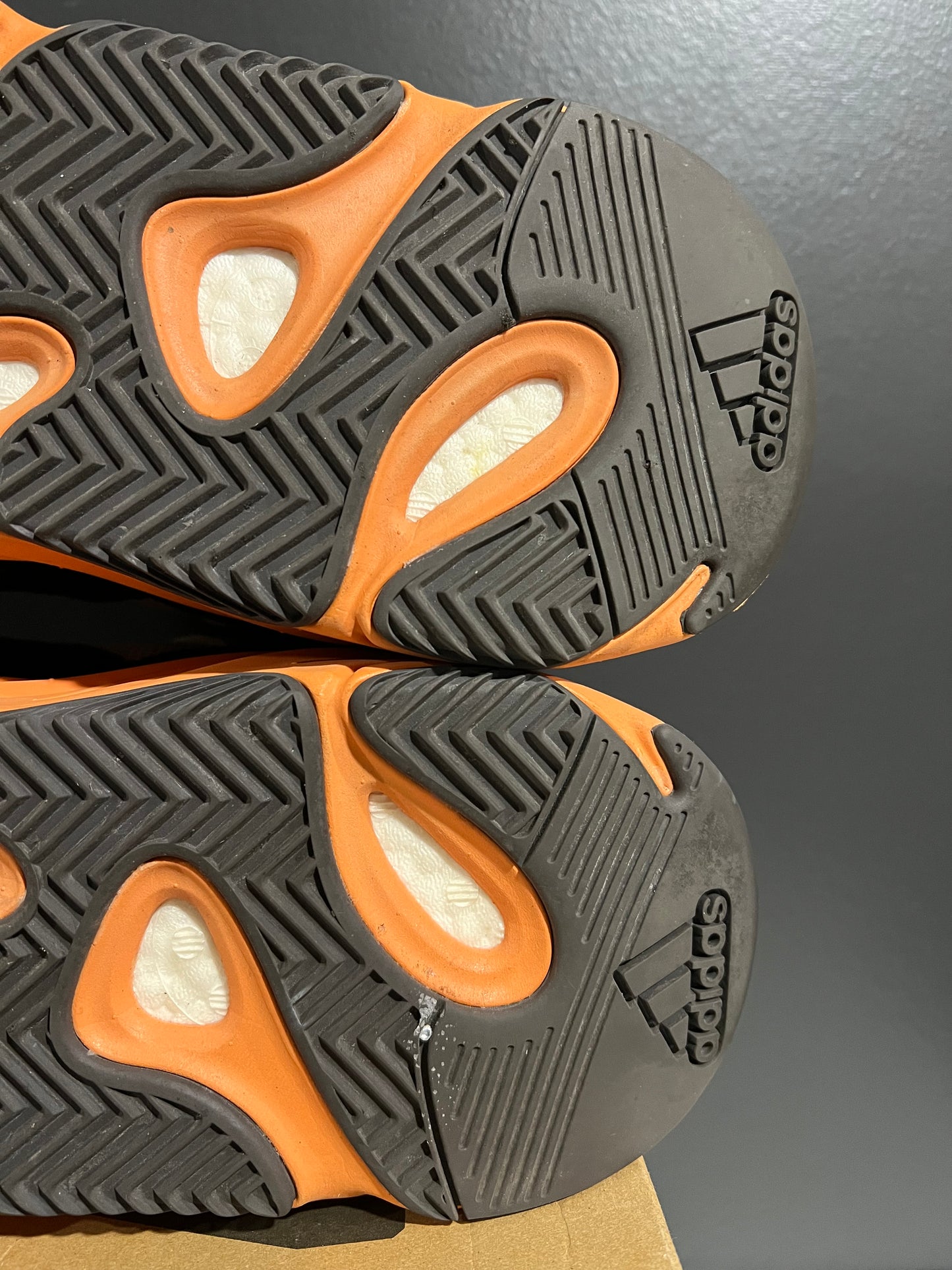 USED Yeezy Boost 700 Enflame Amber GW0297 SIZE 12M OG ALL SP25-106