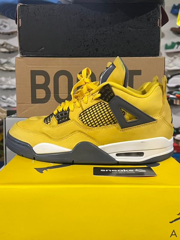USED SIZE 9.5M Jordan 4 Retro Lightning (2021) - Used