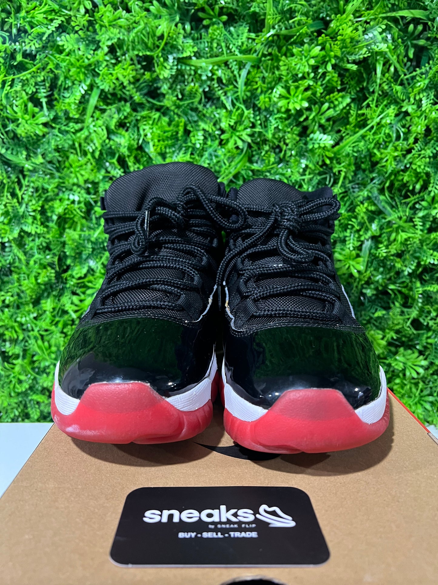 USED Air Jordan 11 Retro Bred 2019 378037-061 SIZE 11M OG ALL