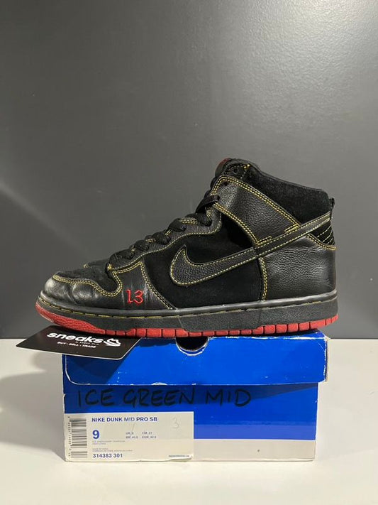 USED SIZE 9M Nike Dunk High Unlucky - Used