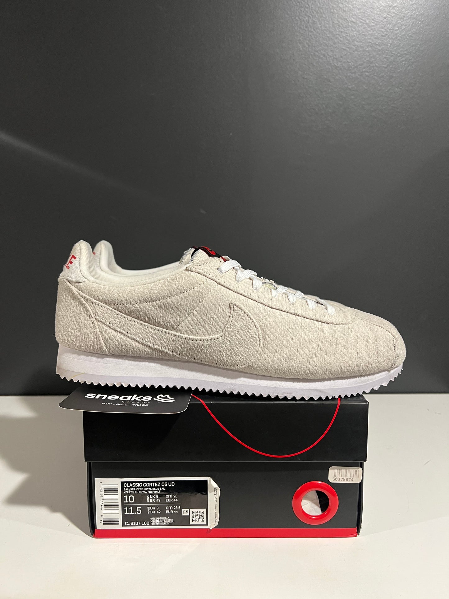 USED Stranger Things x Classic Cortez QS Upside Down CJ6107-100 SIZE 10M OG ALL AG25-281