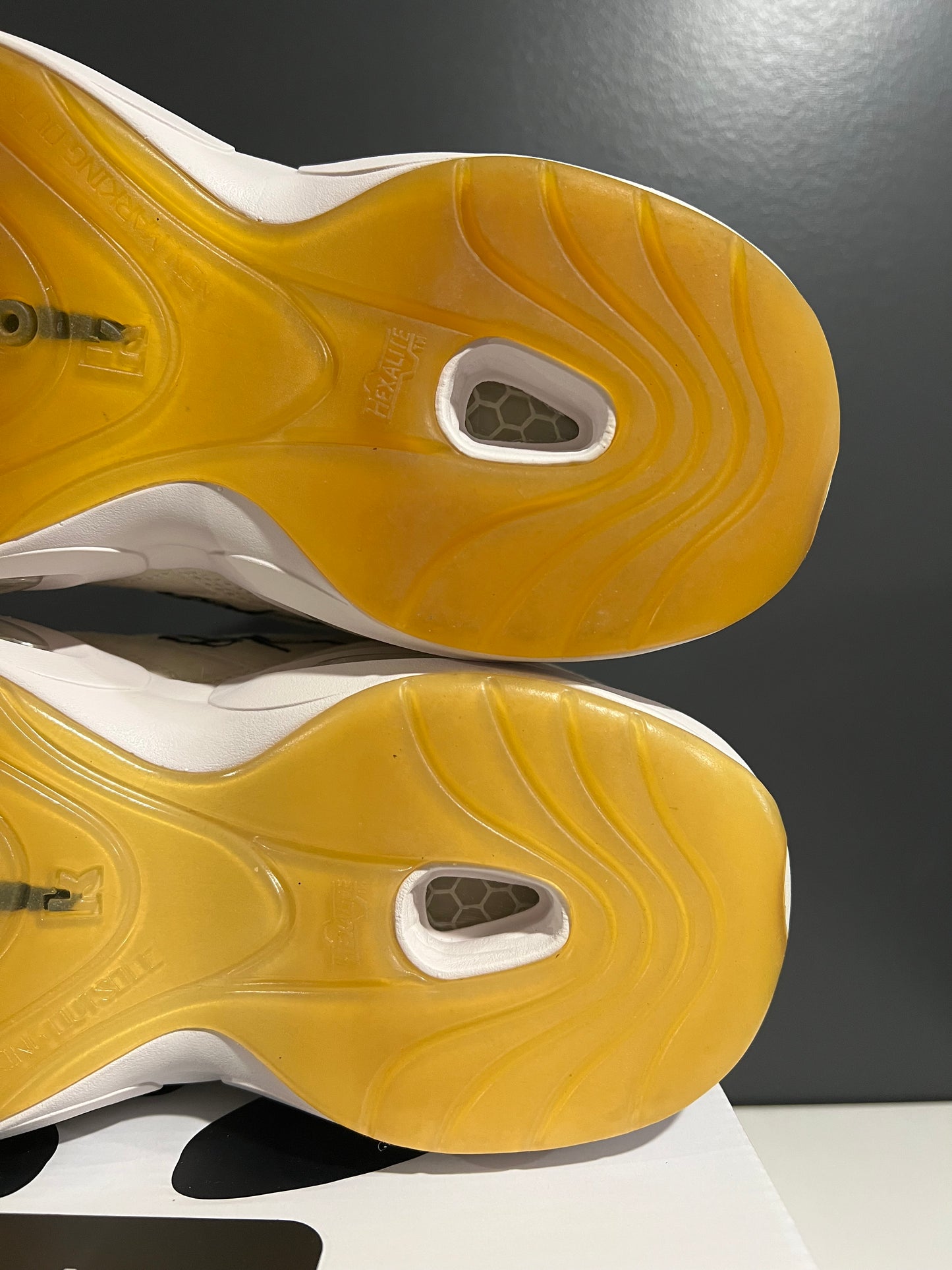 USED Reebok Question Mid Boktober FZ1357 SIZE 11M OG ALL JY25-110