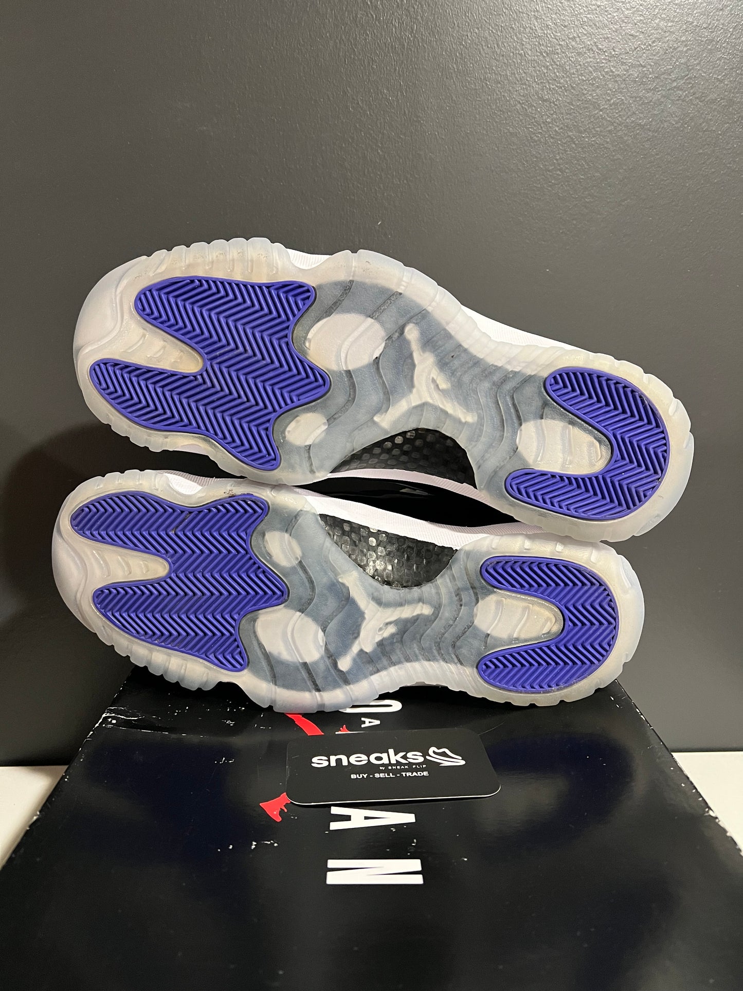 USED Air Jordan 11 Retro Concord 2018 378037-100 SIZE 10M OG ALL JY25-76