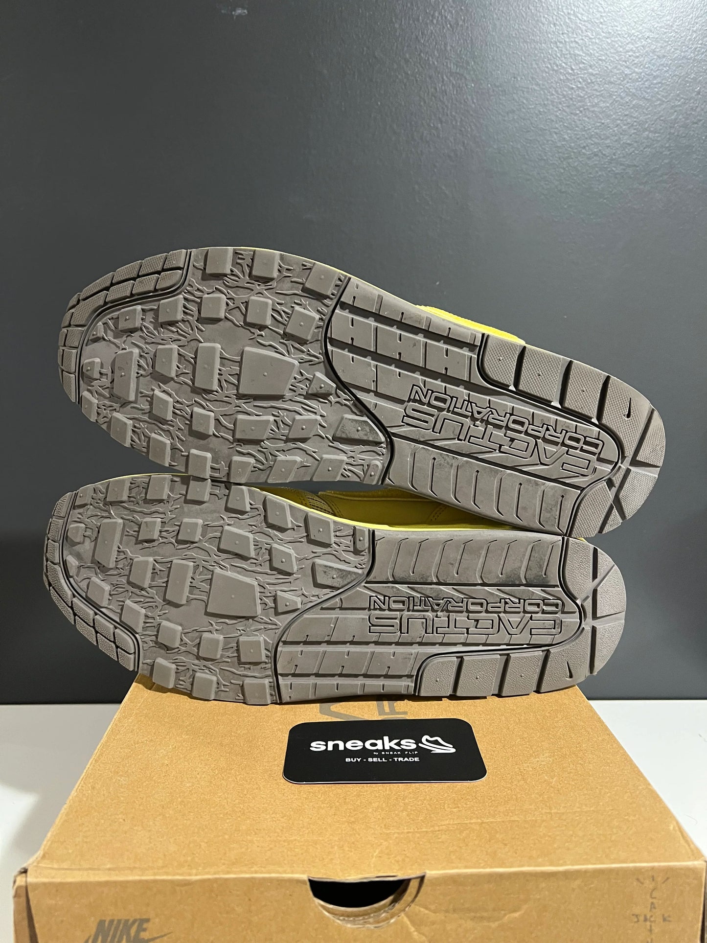 Nike Air Max 1 Travis Scott Cactus Jack Saturn Gold - Used