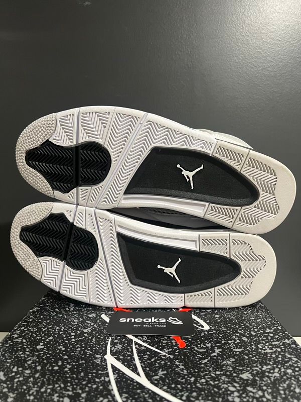 Jordan 4 Retro Military Black - Used