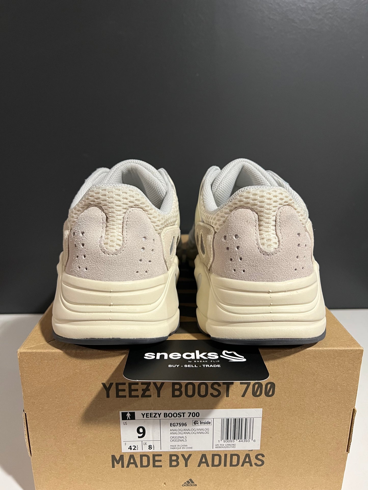 USED Yeezy Boost 700 Analog EG7596 SIZE 9M OG ALL AG25-34