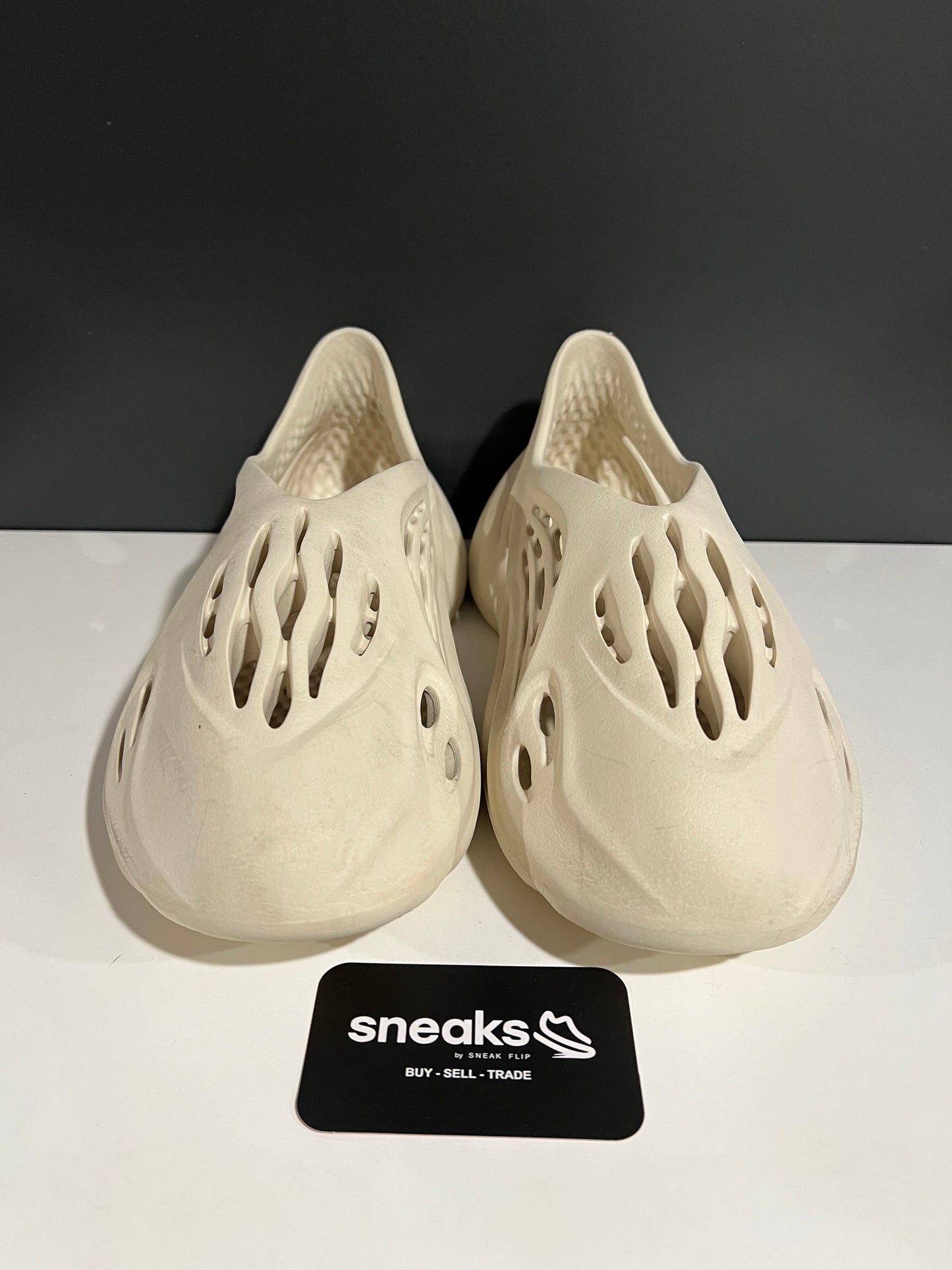 USED Yeezy Foam Runner Sand FY4567 SIZE 10M NO BOX JN25-247