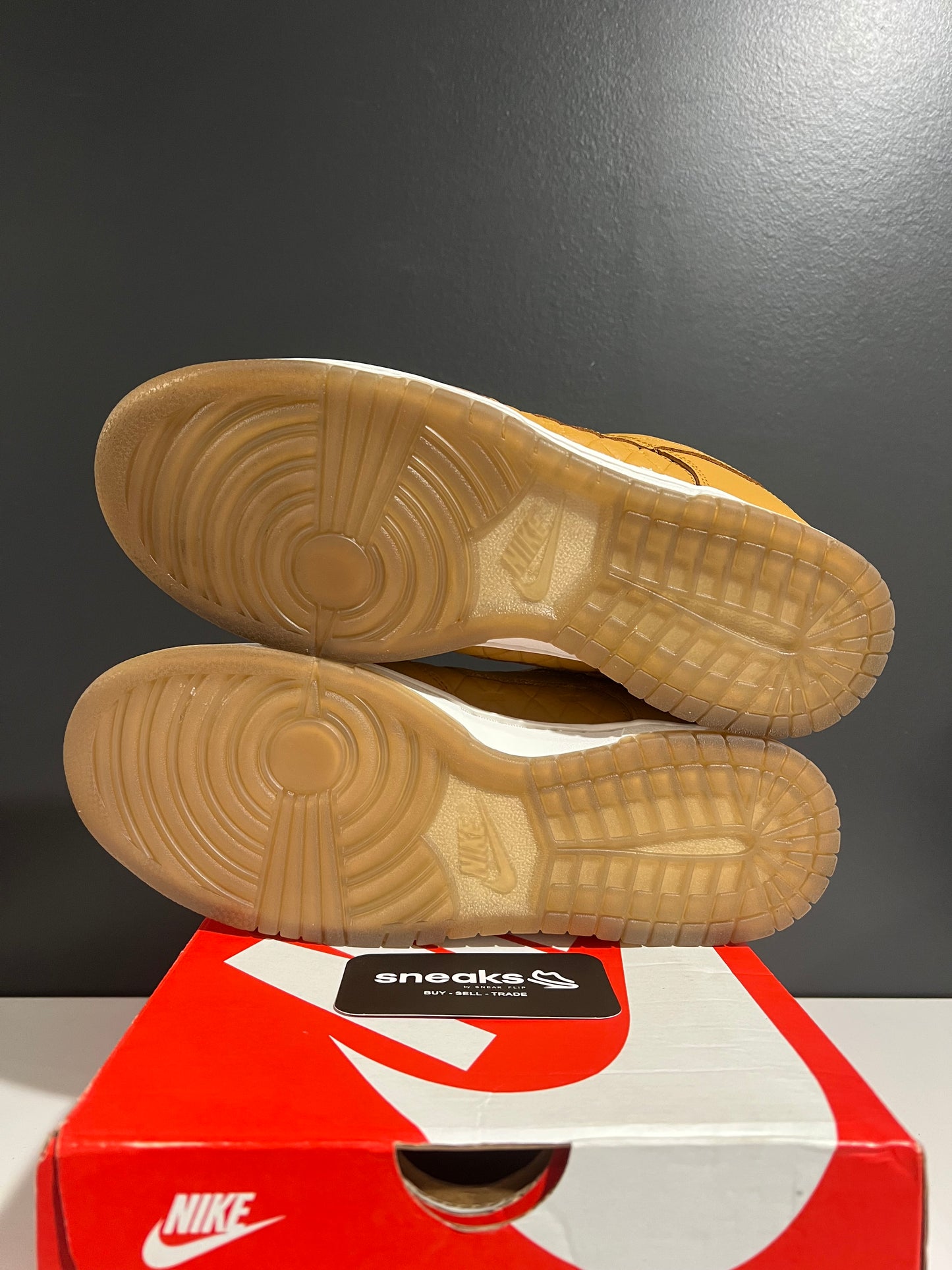 USED Wmns Dunk Low Quilted Wheat DX3374-700 SIZE 9M OG ALL NO INSOLES