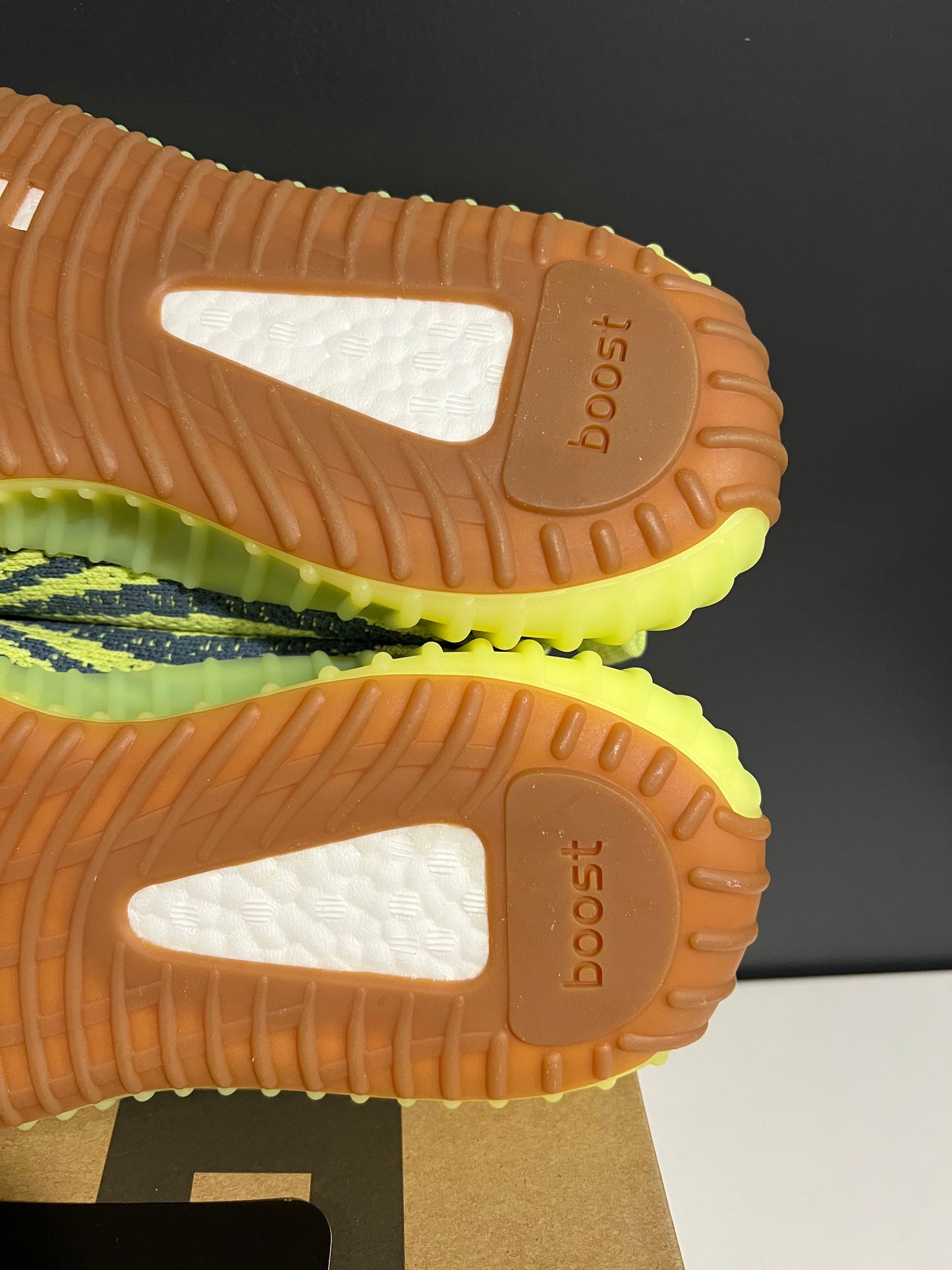 NEW Yeezy Boost 350 V2 Semi Frozen Yellow B37572 SIZE 8M OG ALL AG25-249