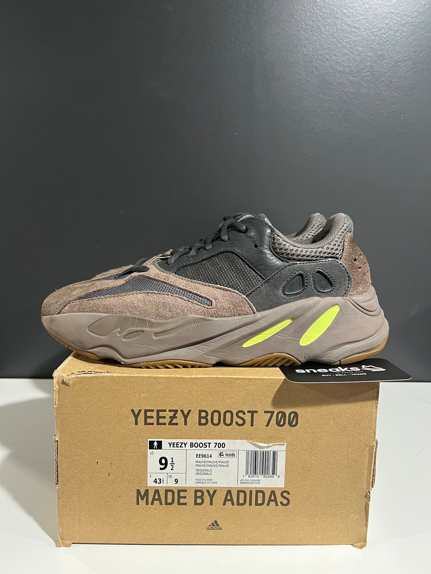 USED Yeezy Boost 700 Mauve EE9614 SIZE 9.5M OG ALL
