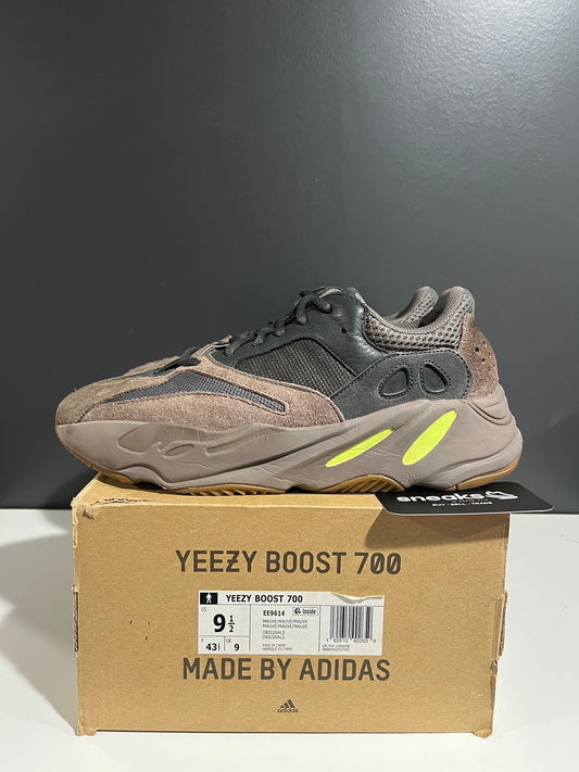 USED Yeezy Boost 700 Mauve EE9614 SIZE 9.5M OG ALL