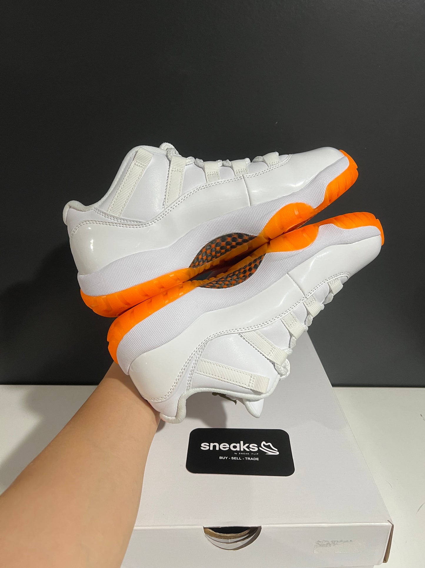USED Wmns Air Jordan 11 Retro Low Bright Citrus AH7860-139 SIZE 6Y OG ALL