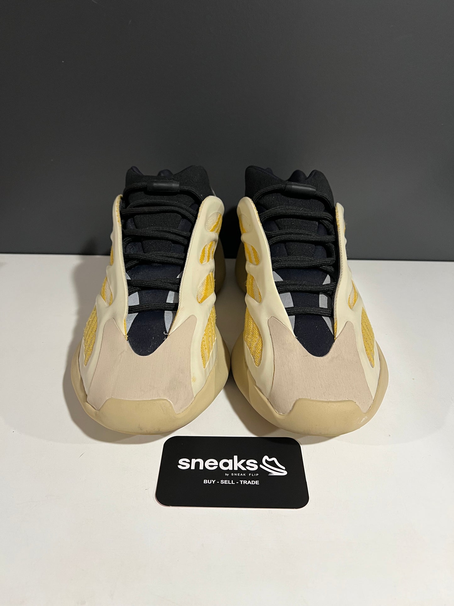 USED Yeezy 700 V3 Safflower G54853 SIZE 10.5M NO BOX AG25-56