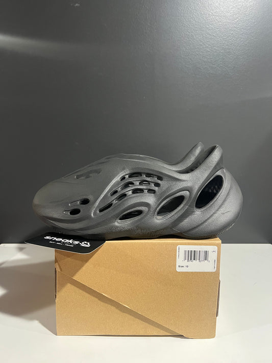 USED Yeezy Foam Runner Onyx HP8739 SIZE 10M OG ALL AG25-27