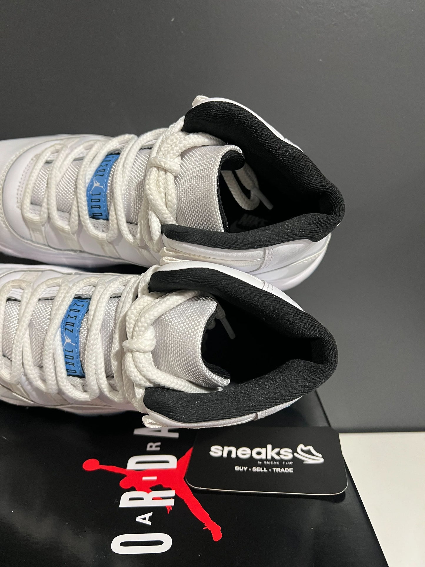 Jordan 11 Retro Legend Blue (2024) (GS) - Used