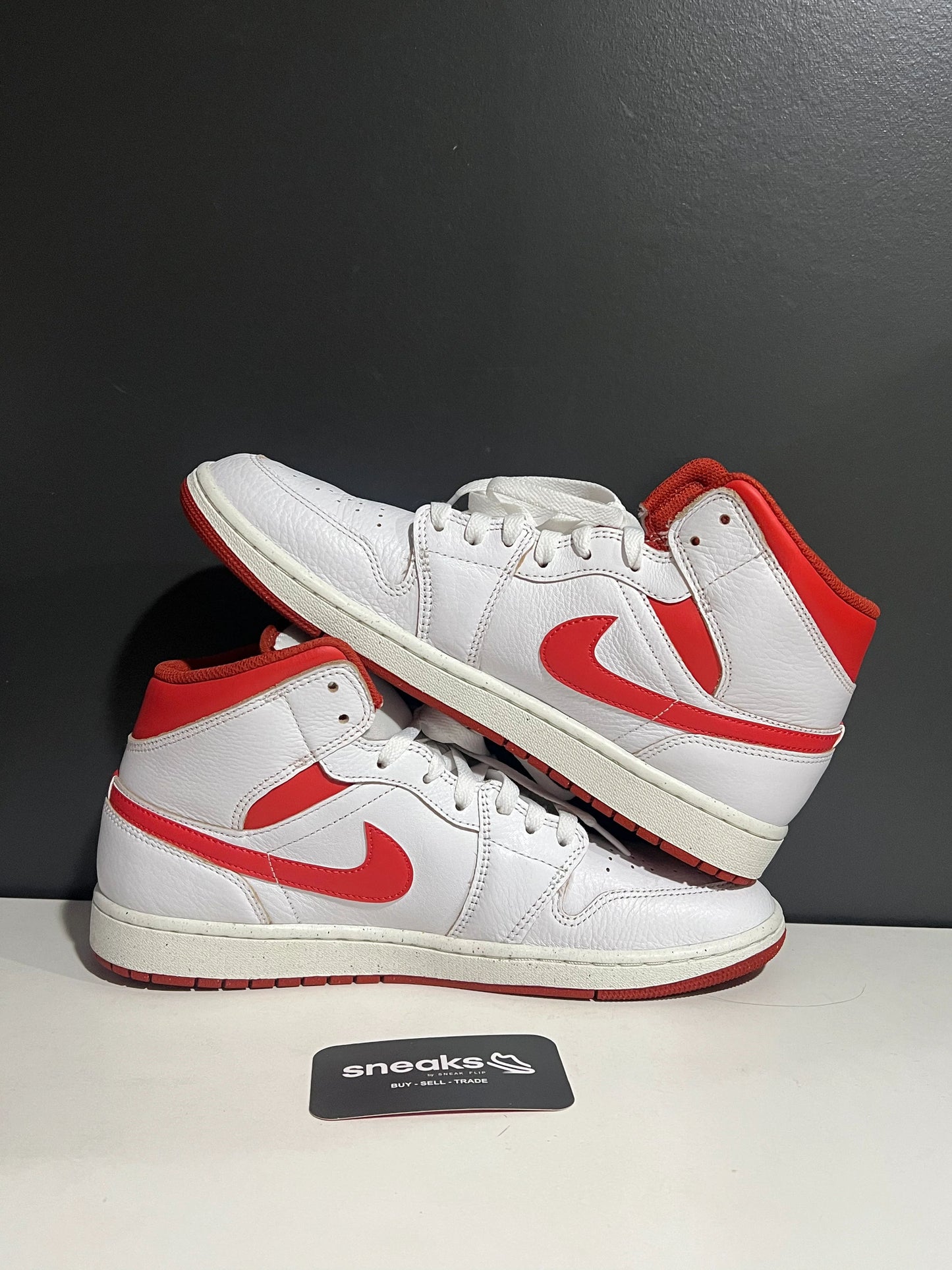 USED SIZE 10.5M Jordan 1 Mid SE Dune Red - Used