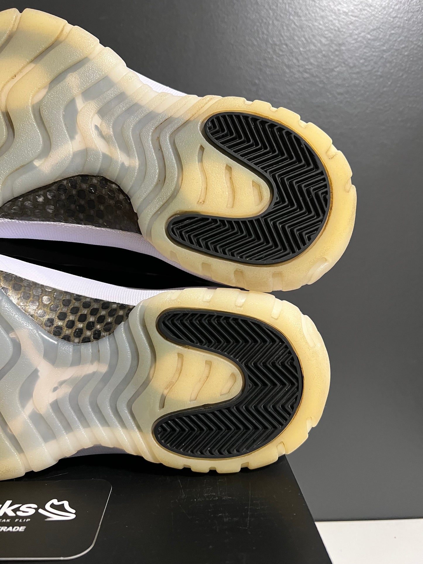 USED Air Jordan 11 Retro Gratitude Defining Moments CT8012 170 SIZE 10M OG ALL AG25-169